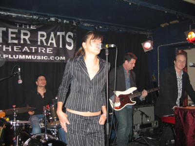 Le groupe américain Shivaree en concert à Londres le 21 avril 2005