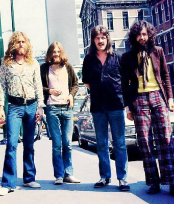 Led Zeppelin dans une rue de Milan en 1971