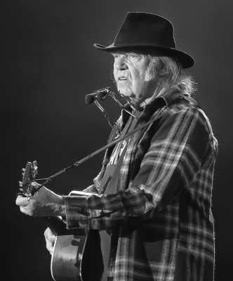Neil Young and Promise of the Real sur la "Main Stage" du Stavernfestivalen en Norvège, le 7 juillet 2016