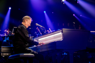 John Miles pendant le "Night of the Proms" au SAP Arena de Mannheim (Allemagne) le 29 novembre 2019