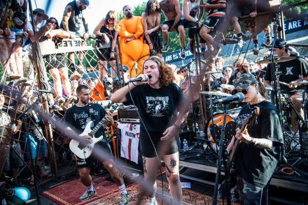 Iron Deficiency (littéralement "carence en fer"), LE groupe qui devait impérativement jouer dans la X‑Cage pour se ressourcer&nbsp;!