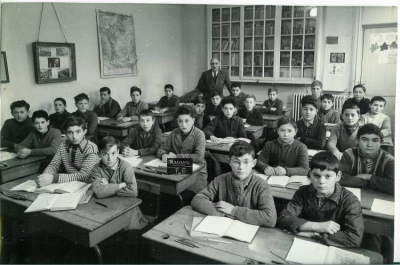 Apprentissage de l'écriture dans une Classe de Bougnettes...