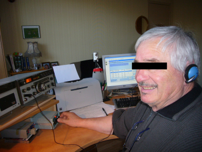 Jean-Luc a voulu garder l'anonymat. Tous les mardis soirs, muni de sa boîte de mouchoirs, il écoute Radio Libre.