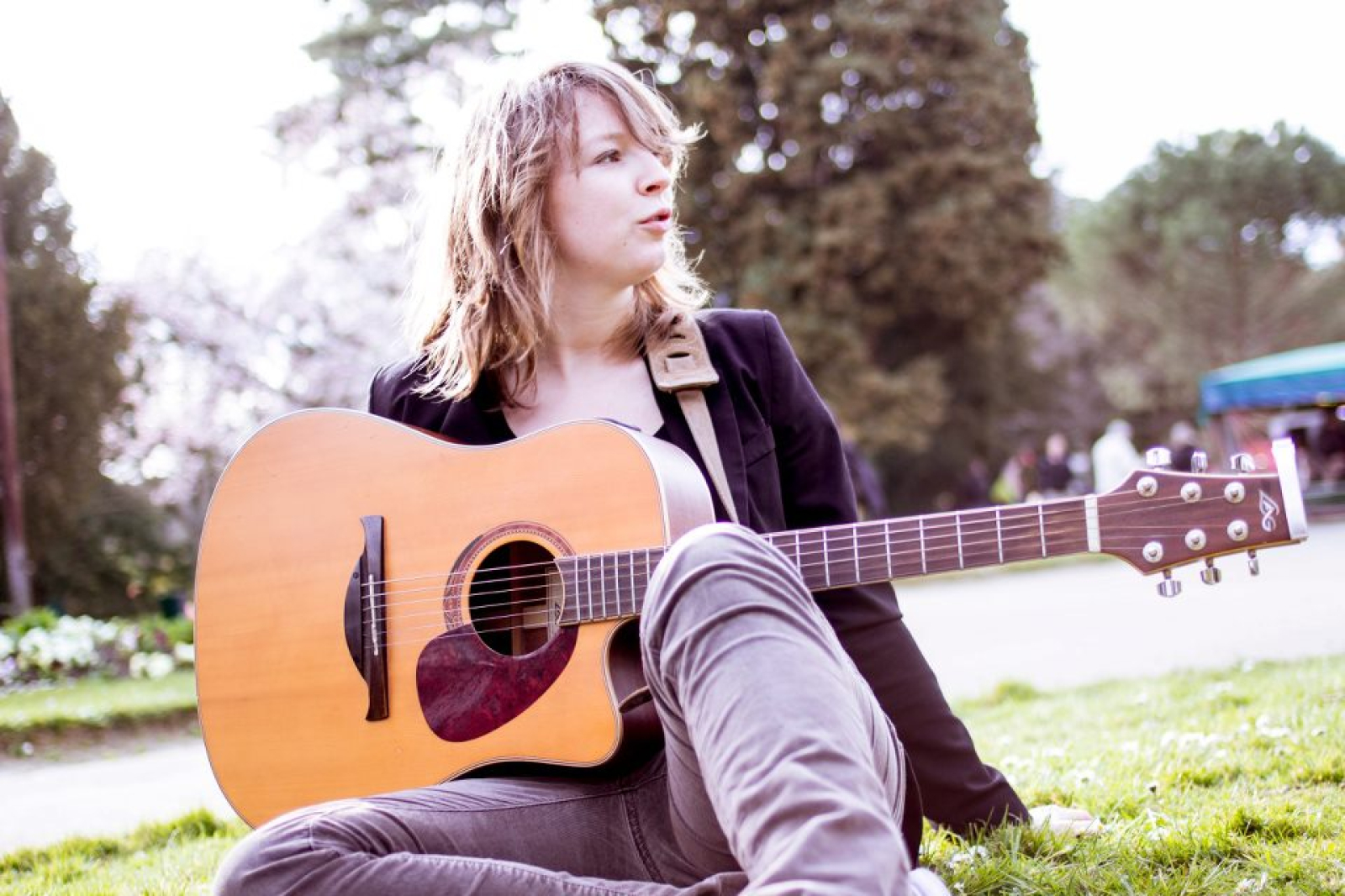 Ondes Sensibles - 11.03.2015 - #100 Elle s'appelle Laura ! episode artwork