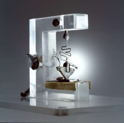 C'est grâce à ce bel objet, à peine miniaturisé depuis sa conception, que vos oreilles seront caressées par les douces mélodies radioactives... (Photo: Bell Labs)
