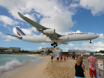 Un atterrissage normal à l'aéroport Princess Juliana de St-Martin (Photo Luigi Macciò)