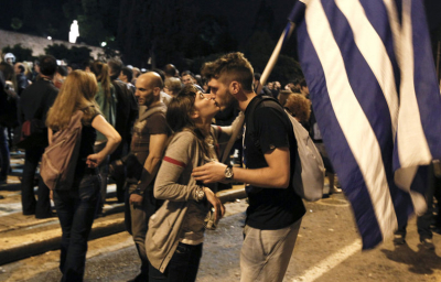 Venez vous faire des bisous revolutionnaires, comme les grecs, comme les espagnols, etc...