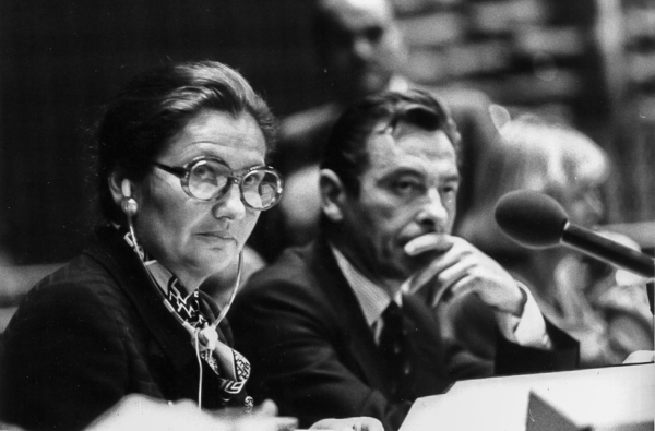 Mme Simone Veil préside une séance du Parlement européen à Strasbourg le 12 octobre 1979 au Palais de l’Europe